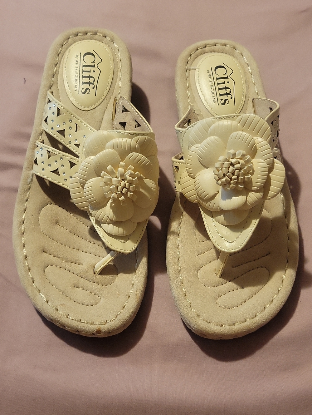 Cliffs by WHITE MOUNTAIN Cream Floral Thong Sandals with Decorative Flower